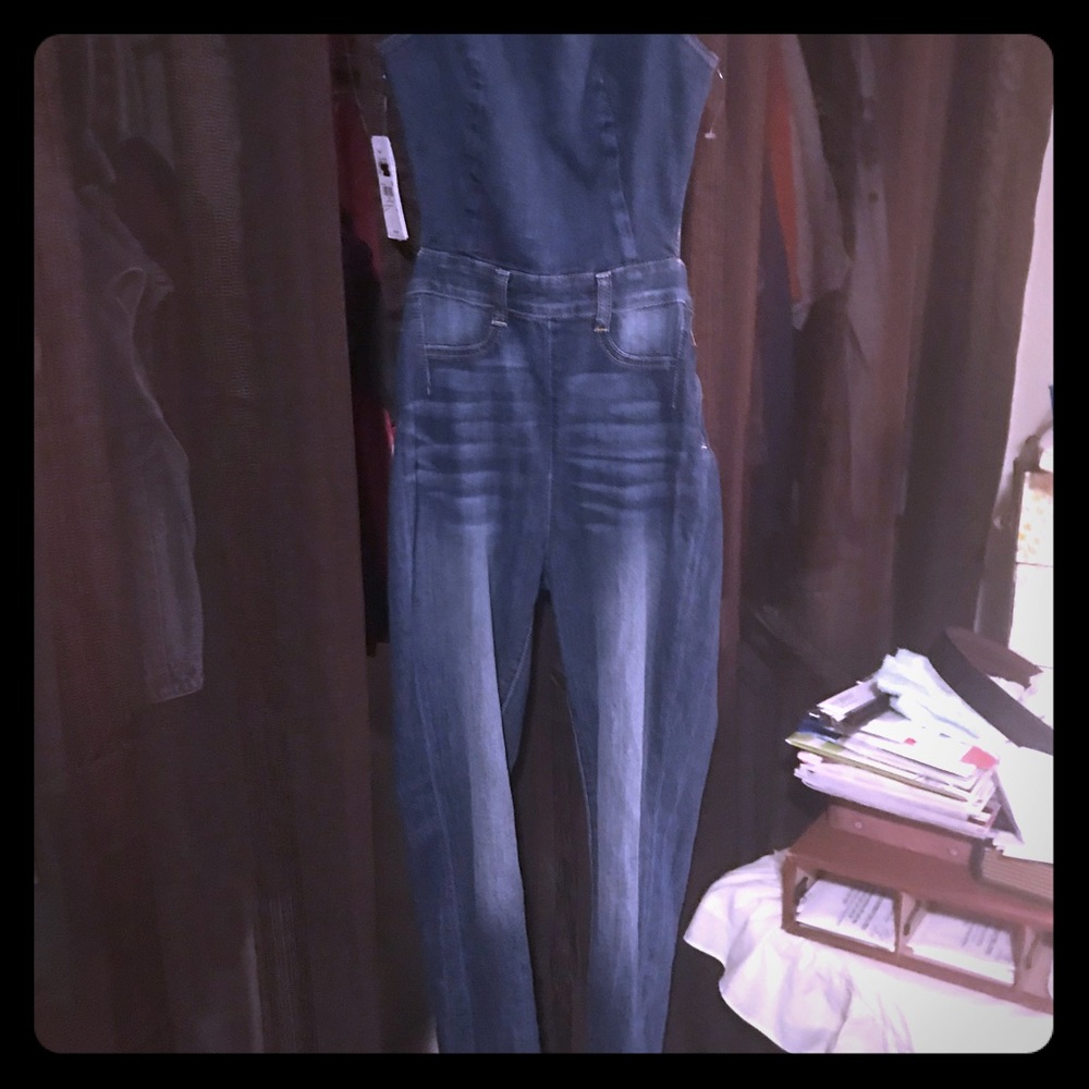 I’m selling a jumpsuit